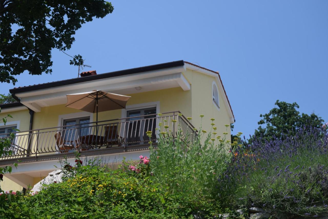 Apartments Sandra Брсеч Экстерьер фото