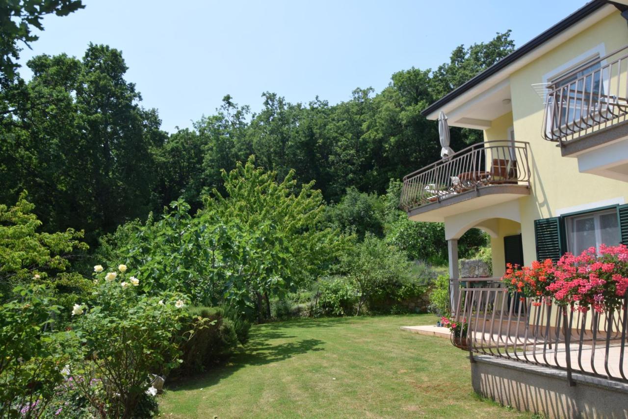 Apartments Sandra Брсеч Экстерьер фото