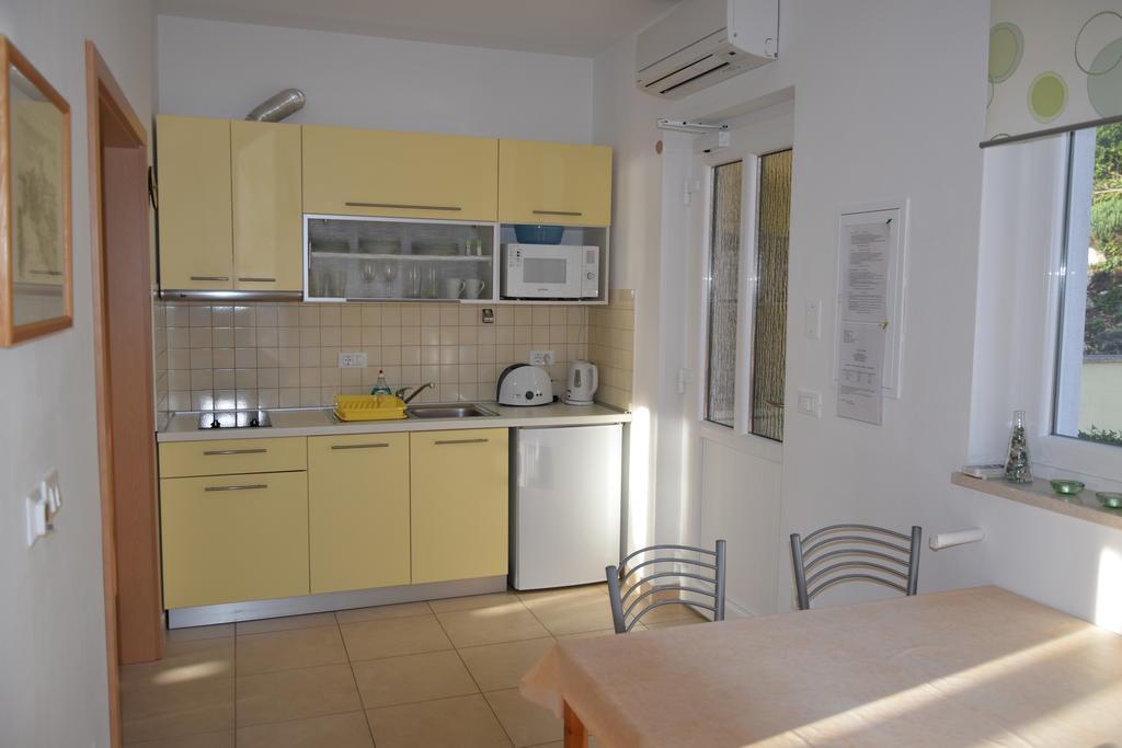 Apartments Sandra Брсеч Экстерьер фото
