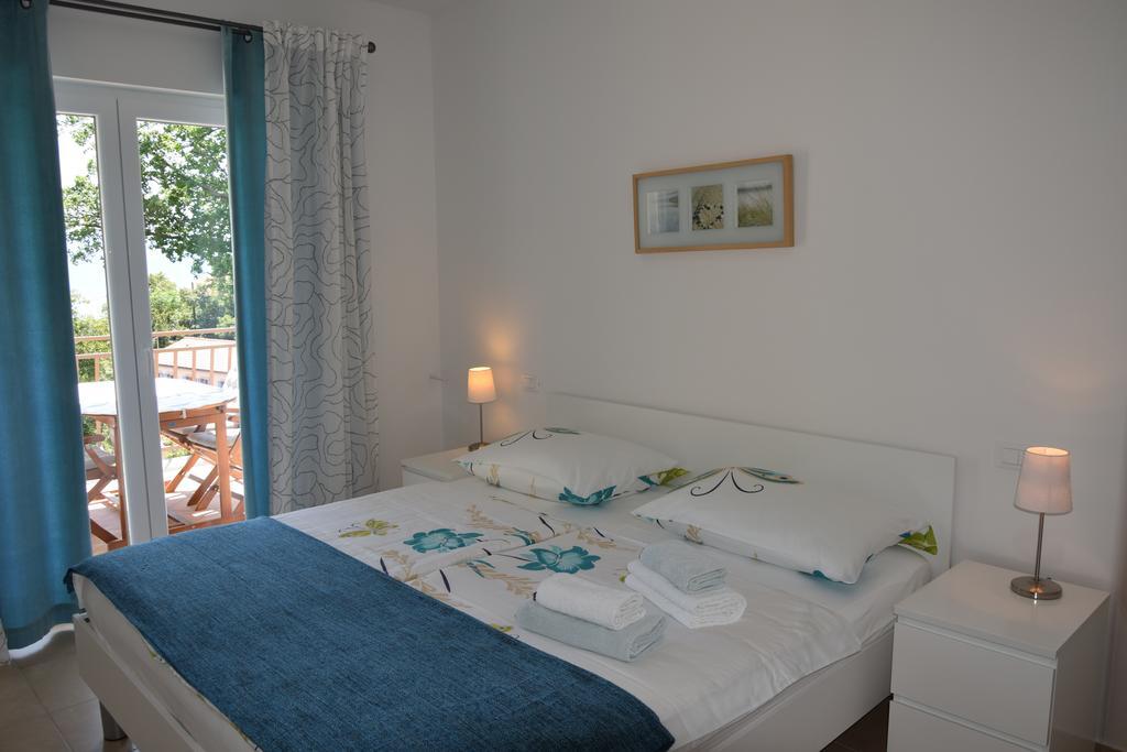 Apartments Sandra Брсеч Экстерьер фото